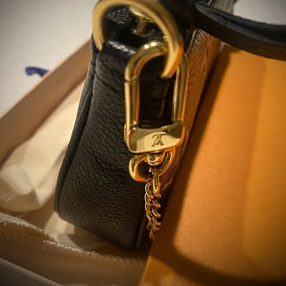 Louis Vuitton Mini Pochette Bi-Color Empriente - Picture 3 of 8